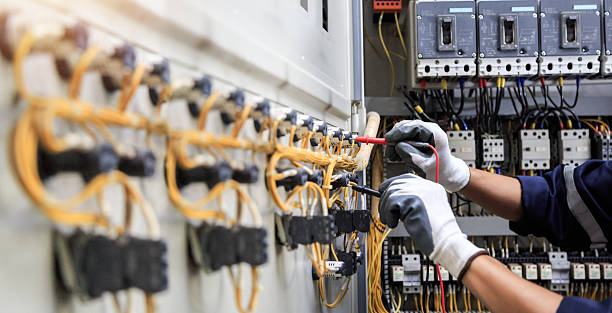Professional Electrician technician working in Advance, MO